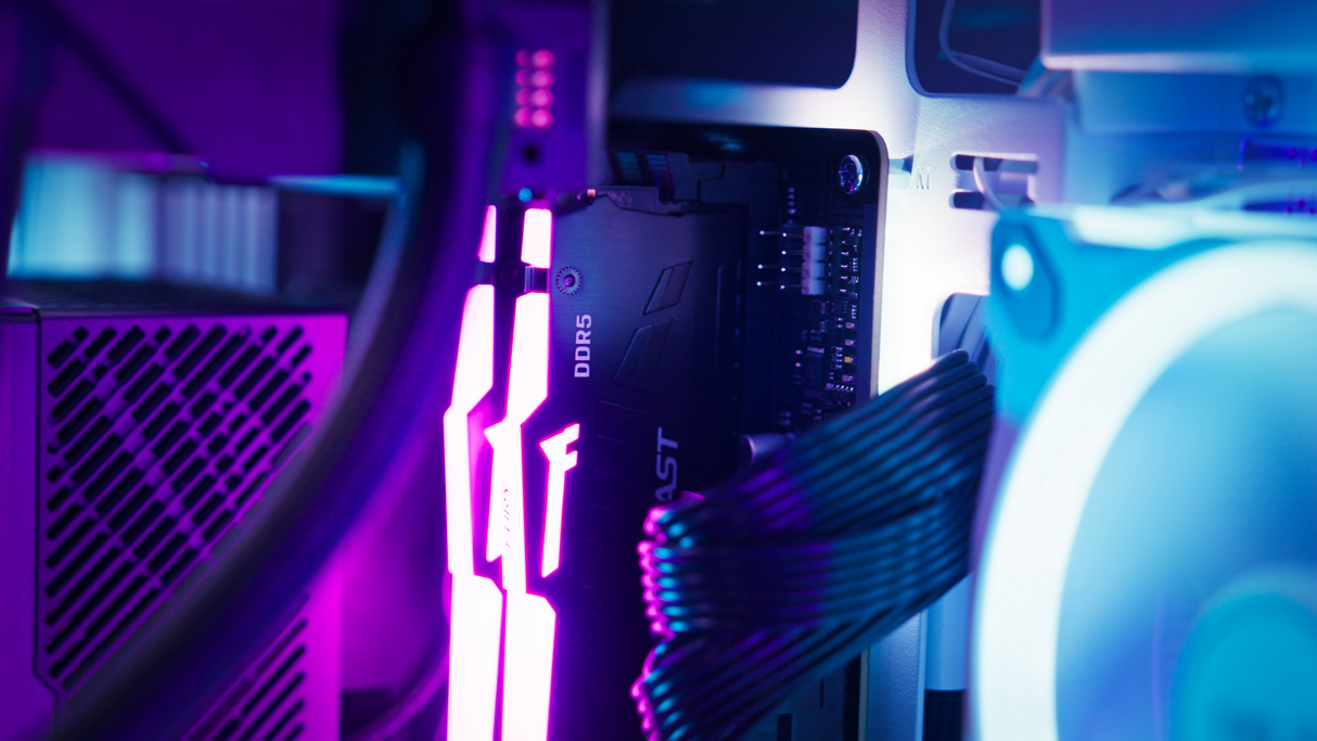 Herní PC RTX 5070 Ti Ryzen 7 9850X3D 2TB 32GB