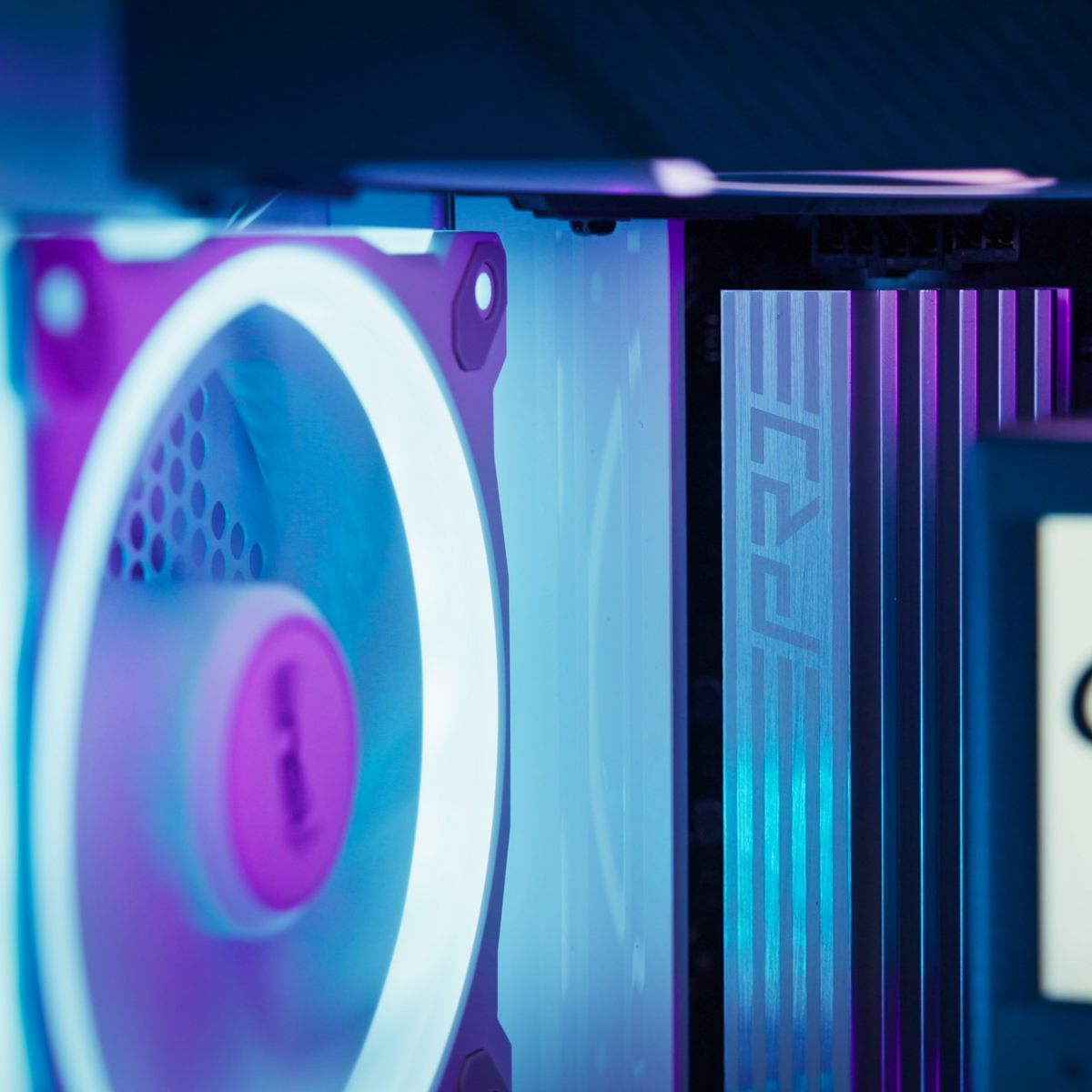 Herní PC RTX 5070 Ti Ryzen 7 9850X3D 2TB 32GB