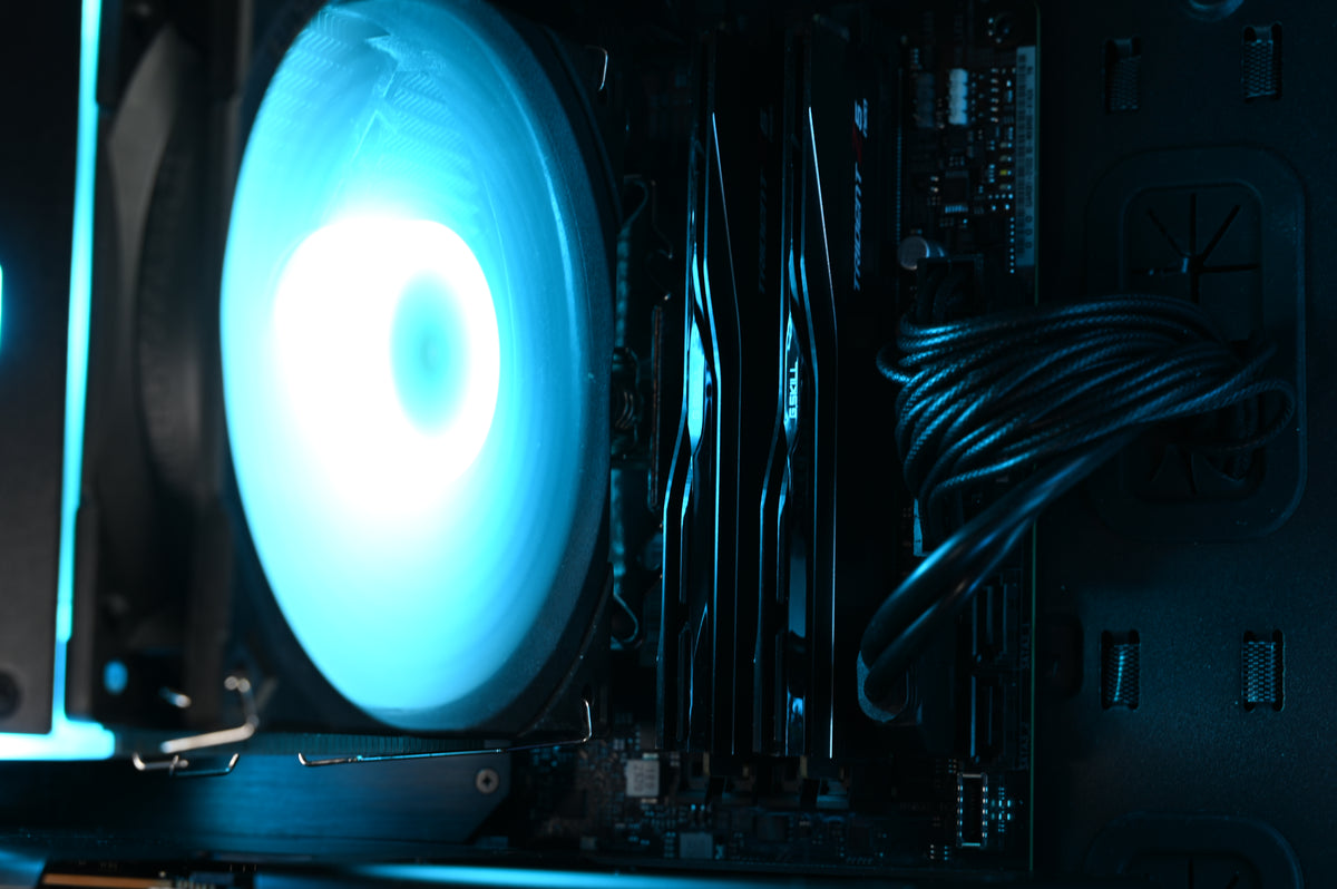 Herní PC RX 9060 XT 16GB Ryzen 5 7500F - 32GB 1TB